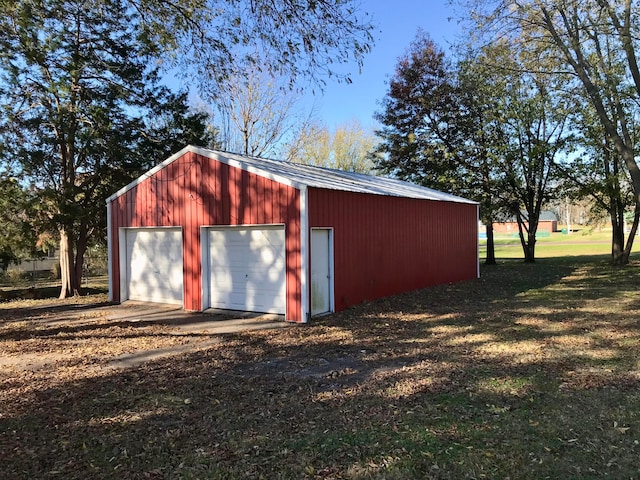 view of outdoor structure with a garage