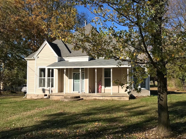 view of front of property featuring covered porch and a front lawn