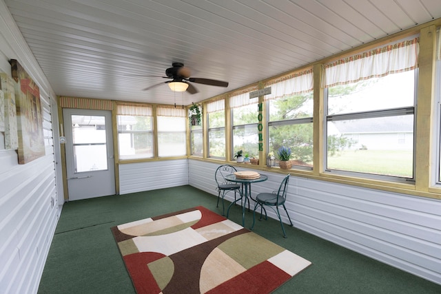 sunroom featuring ceiling fan