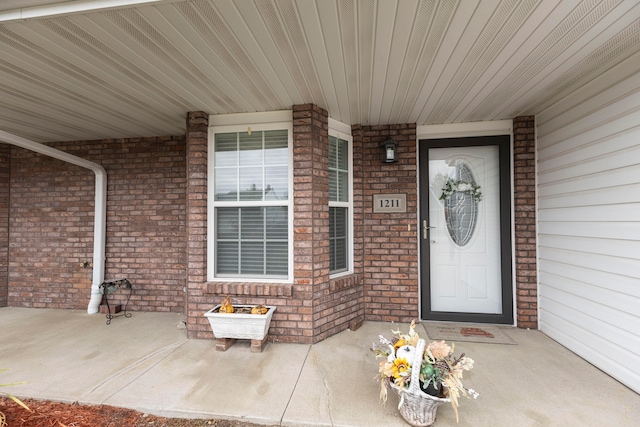 entrance to property featuring a porch