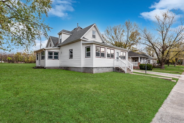 view of side of property featuring a yard