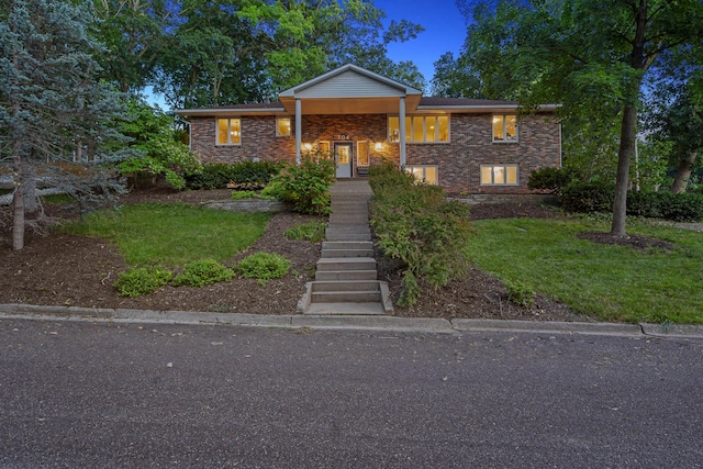 view of front of property with a front lawn