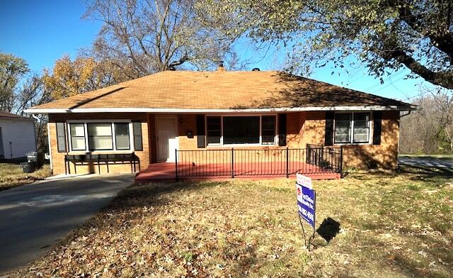 ranch-style house with a front lawn