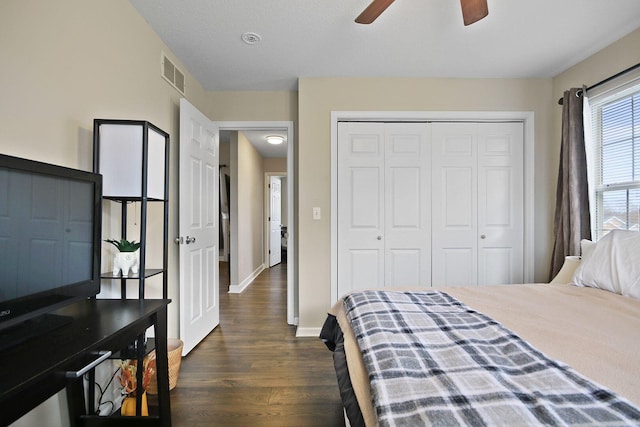 bedroom featuring dark hardwood / wood-style flooring, ceiling fan, and a closet