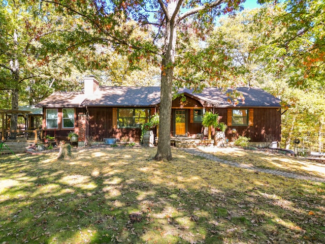 view of front of house with a front yard