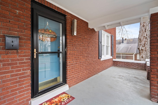 entrance to property featuring covered porch