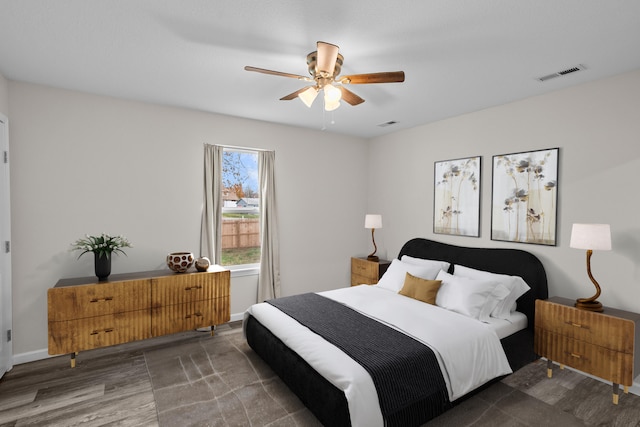 bedroom with ceiling fan