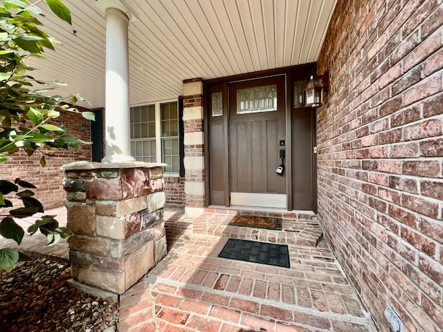 property entrance with covered porch