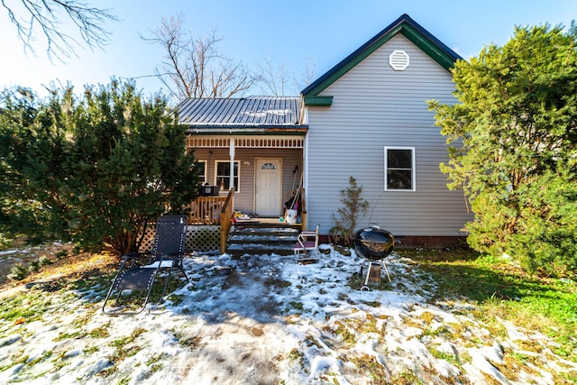 view of front of property featuring covered porch