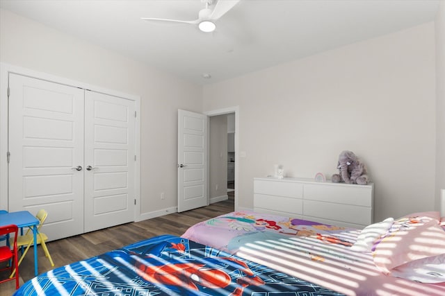 bedroom featuring dark hardwood / wood-style flooring, ceiling fan, and a closet