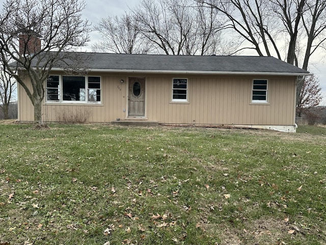 single story home featuring a front lawn