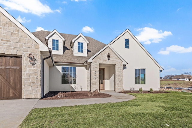 view of front of house featuring a front lawn