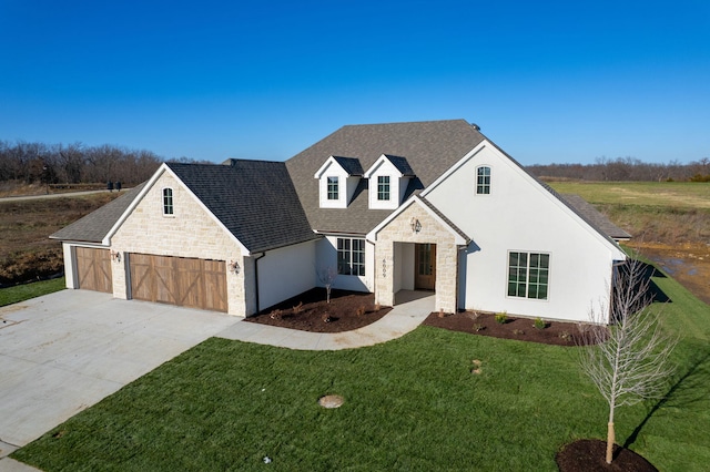 view of front of house featuring a front lawn and a garage