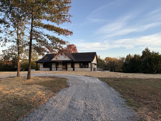 view of front of home with a front lawn