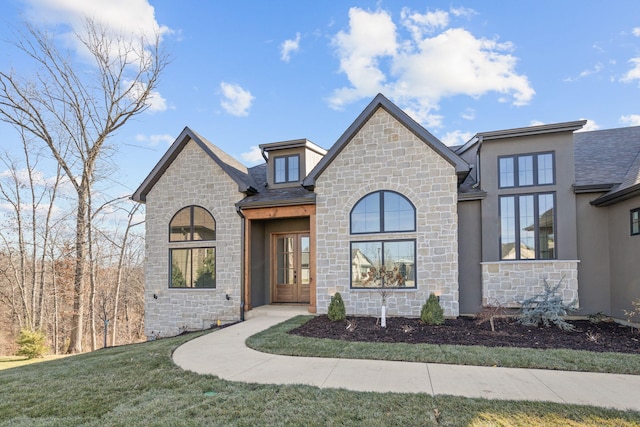 view of front of property with a front yard