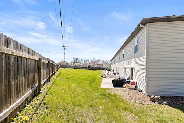 view of yard featuring a patio