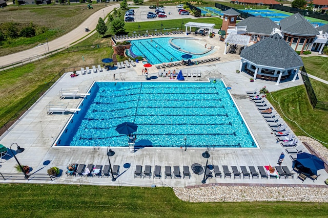 view of swimming pool