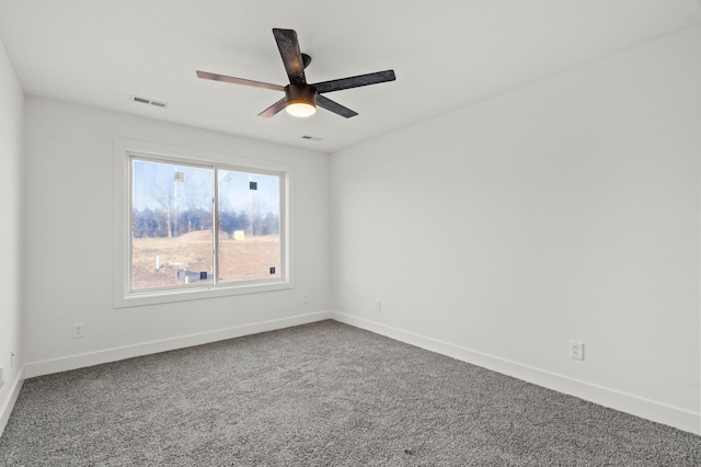 unfurnished room featuring ceiling fan and carpet flooring