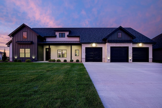 view of front facade featuring a yard and a garage