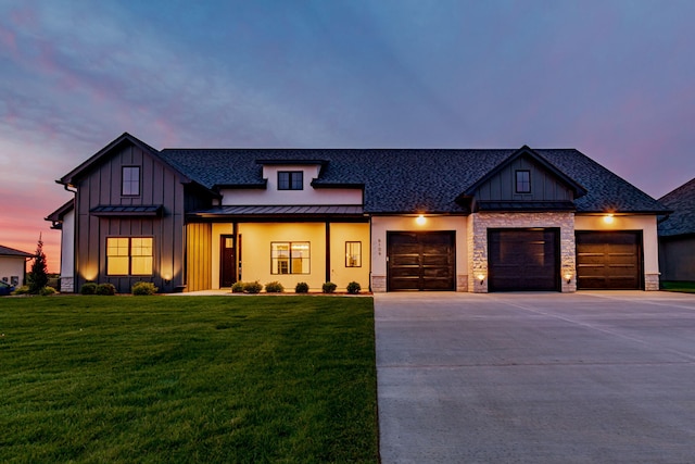 view of front facade featuring a yard and a garage