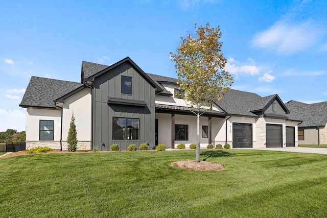 view of front facade featuring a front lawn and a garage