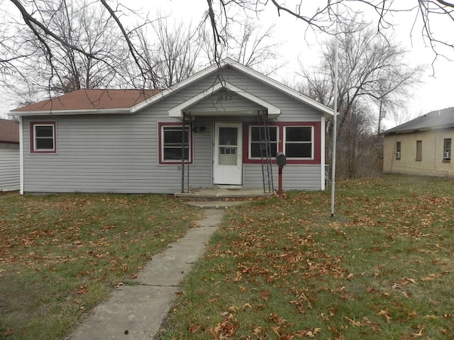 view of front of house featuring a front yard