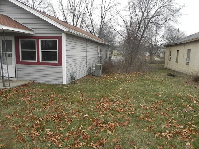 view of yard with cooling unit