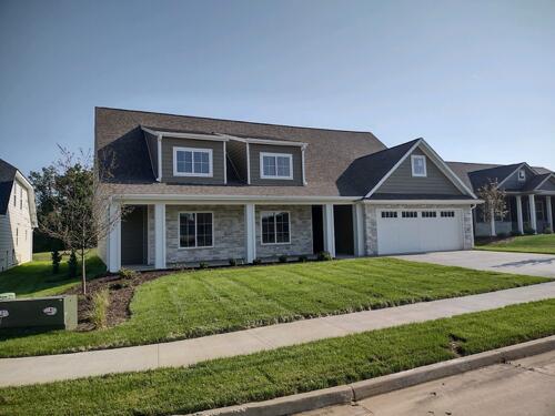 view of front of house featuring a front yard and a garage