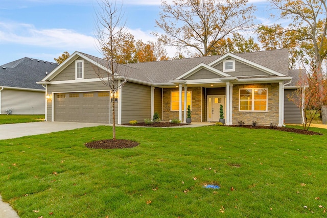 craftsman house featuring a front lawn and a garage