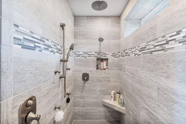 bathroom featuring tiled shower