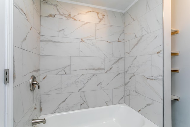 bathroom featuring tiled shower / bath