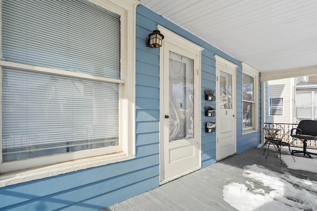 property entrance featuring a porch