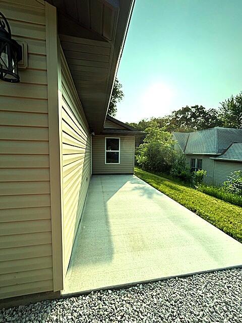 908 7th St, Boonville, MO 65233 - view of yard