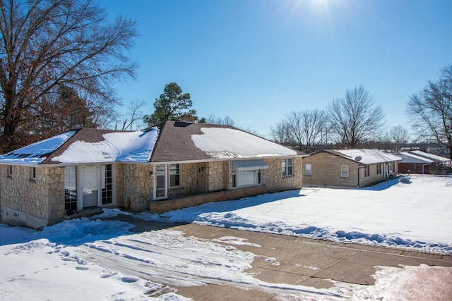 view of front of property