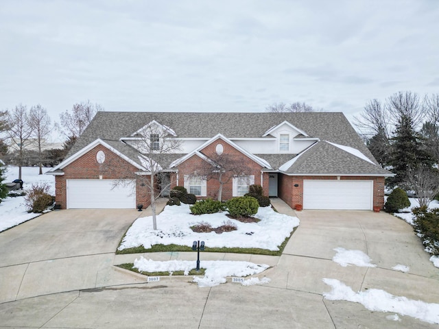 view of front property featuring a garage