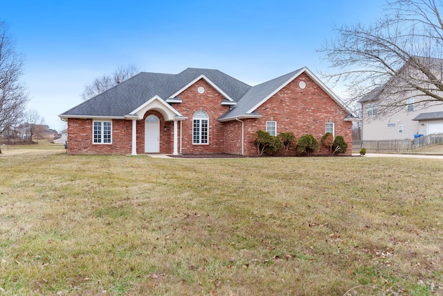 view of front of house featuring a front yard