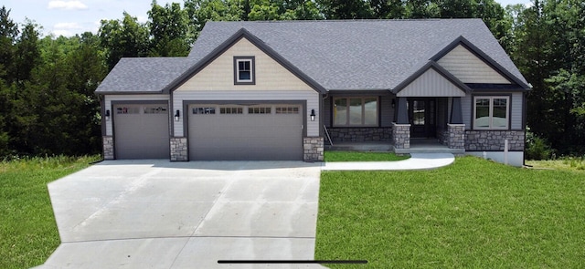 craftsman inspired home with a front lawn and a garage