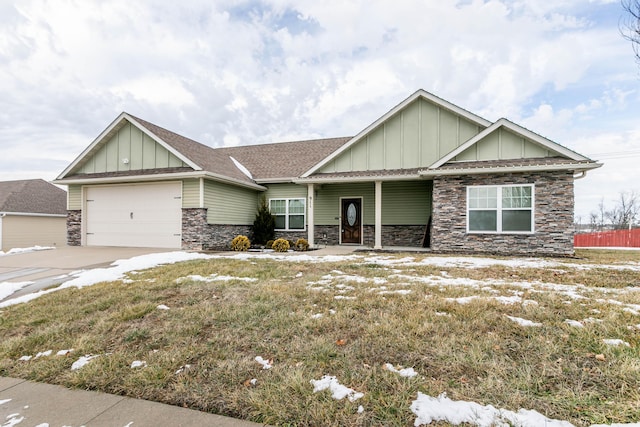 craftsman house with a garage