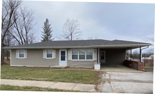 view of front of home with a front lawn and a carport