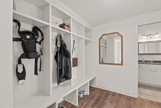 mudroom featuring dark hardwood / wood-style floors, sink, and a textured ceiling