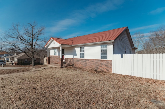 view of front facade with a front lawn