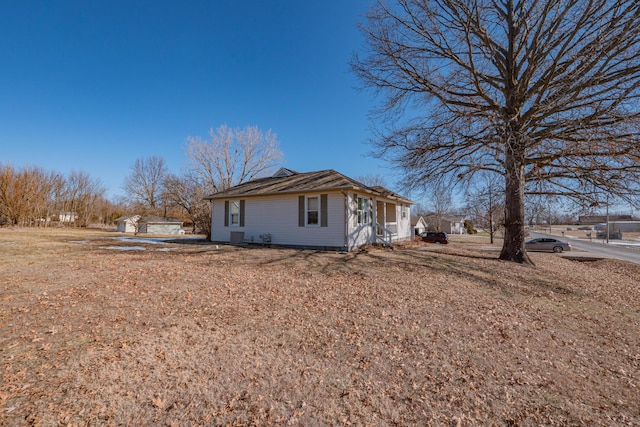 Listing photo 3 for 1321 E Mckinsey St, Moberly MO 65270