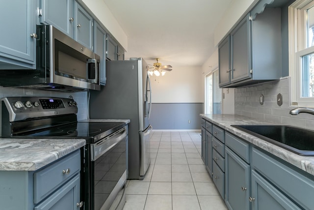 kitchen with sink, plenty of natural light, stainless steel appliances, and ceiling fan