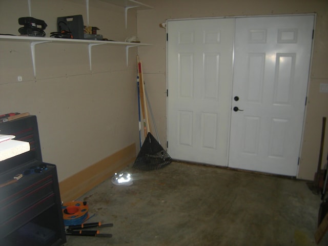 foyer entrance with concrete floors