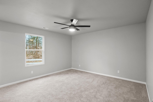 carpeted empty room featuring ceiling fan