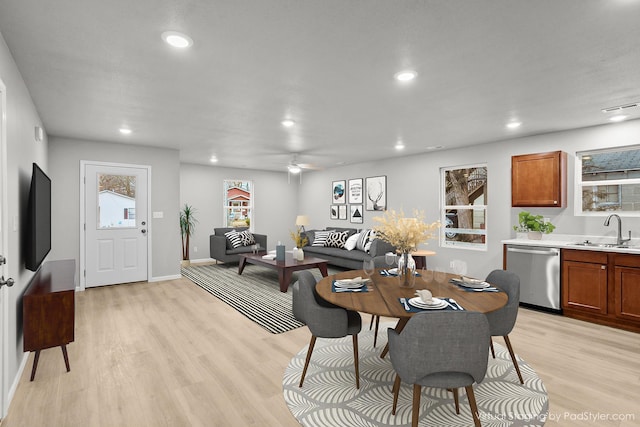 dining space featuring sink, light hardwood / wood-style flooring, and ceiling fan