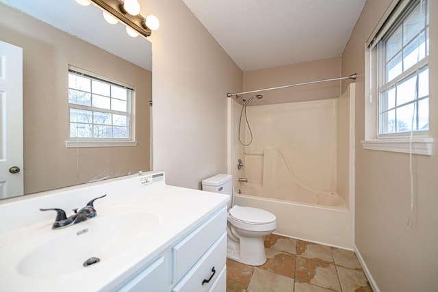 full bathroom with bathtub / shower combination, a wealth of natural light, a textured ceiling, and toilet