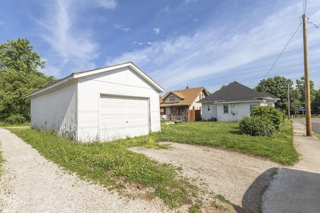 486 E Rollins St, Moberly, MO 65270 - detached garage featuring driveway