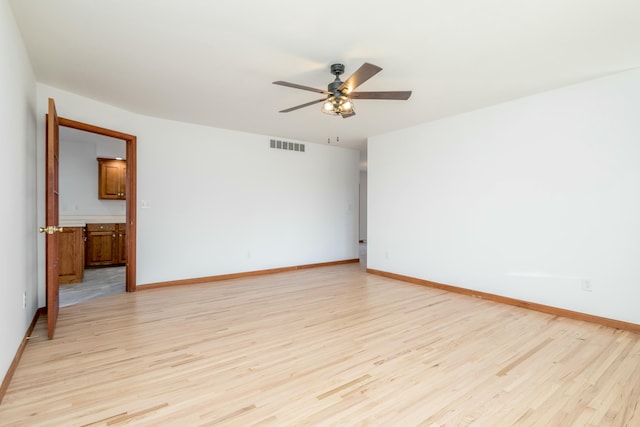 unfurnished room with light wood finished floors, visible vents, baseboards, and ceiling fan