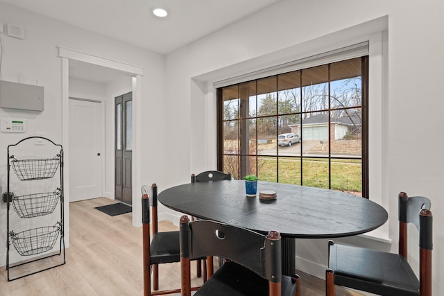 dining room featuring light wood-style floors, baseboards, and recessed lighting